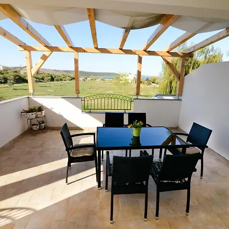 Apartamento Tasteful Landscaped Garden