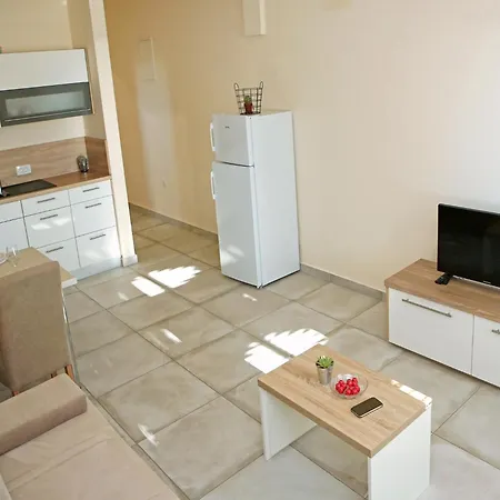 Tasteful Landscaped Garden Apartamento *